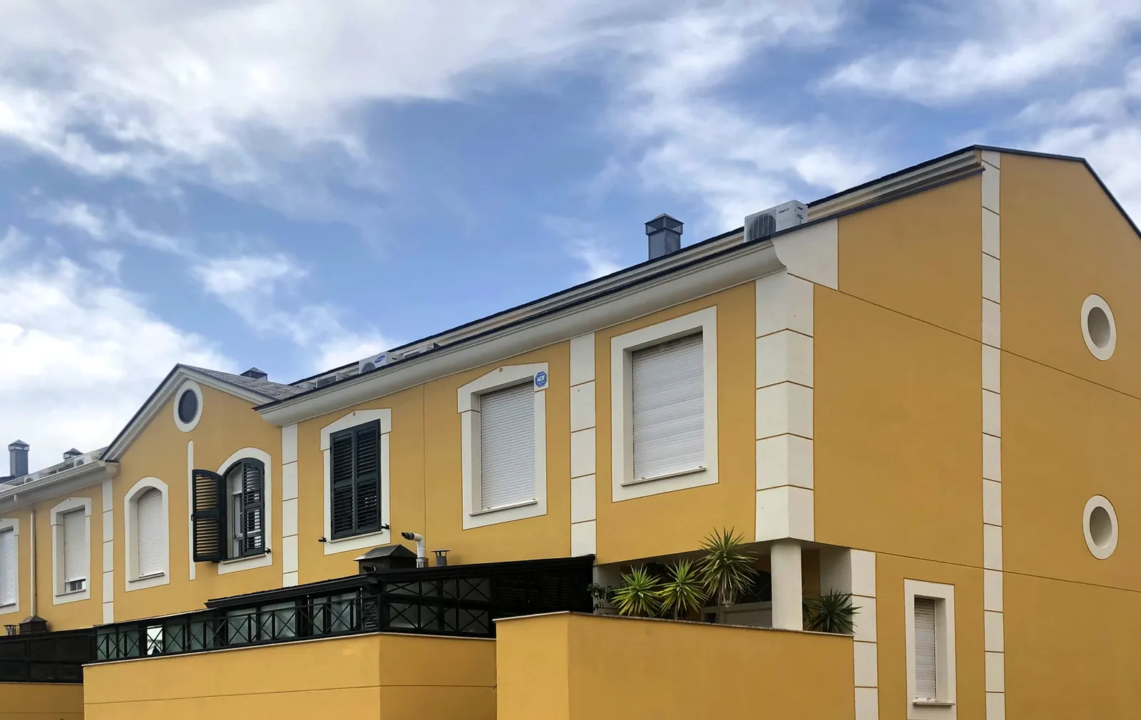 Fachada revestimiento Supercarrara liso R55 Badajoz
